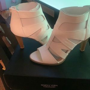 Simply Vera by Vera Wang white sandal